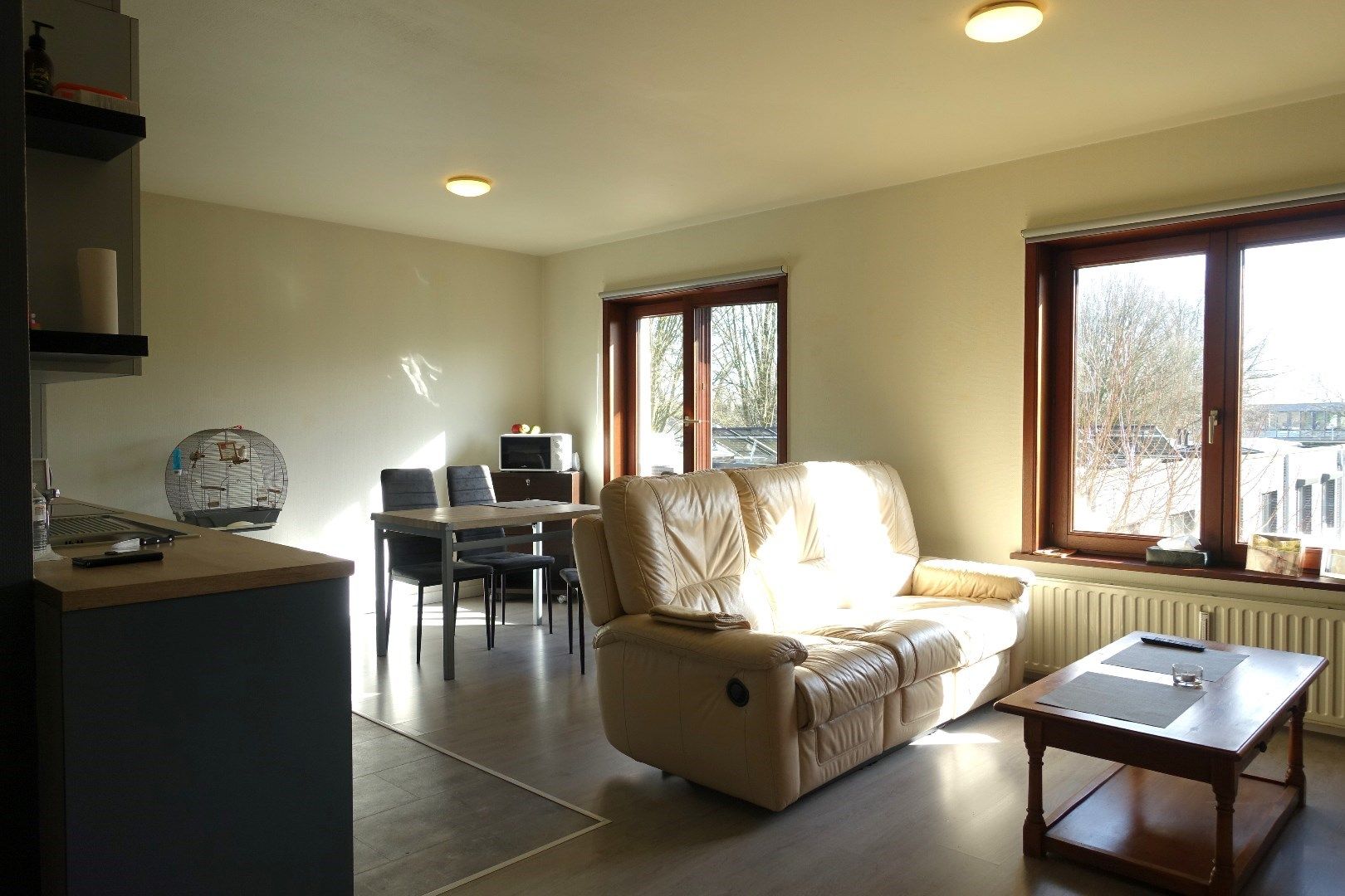 Lichtrijk startersappartement of de ideale investering! foto 2