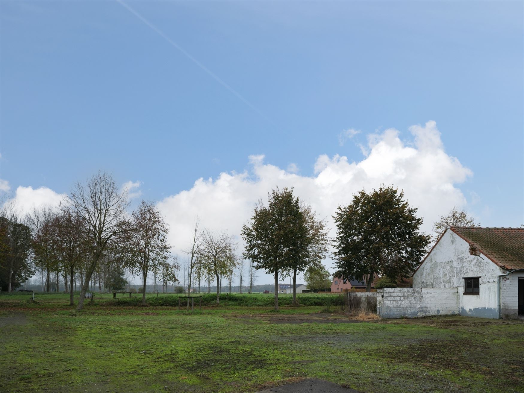 Karakterwoning met verschillende bijgebouwen foto 4