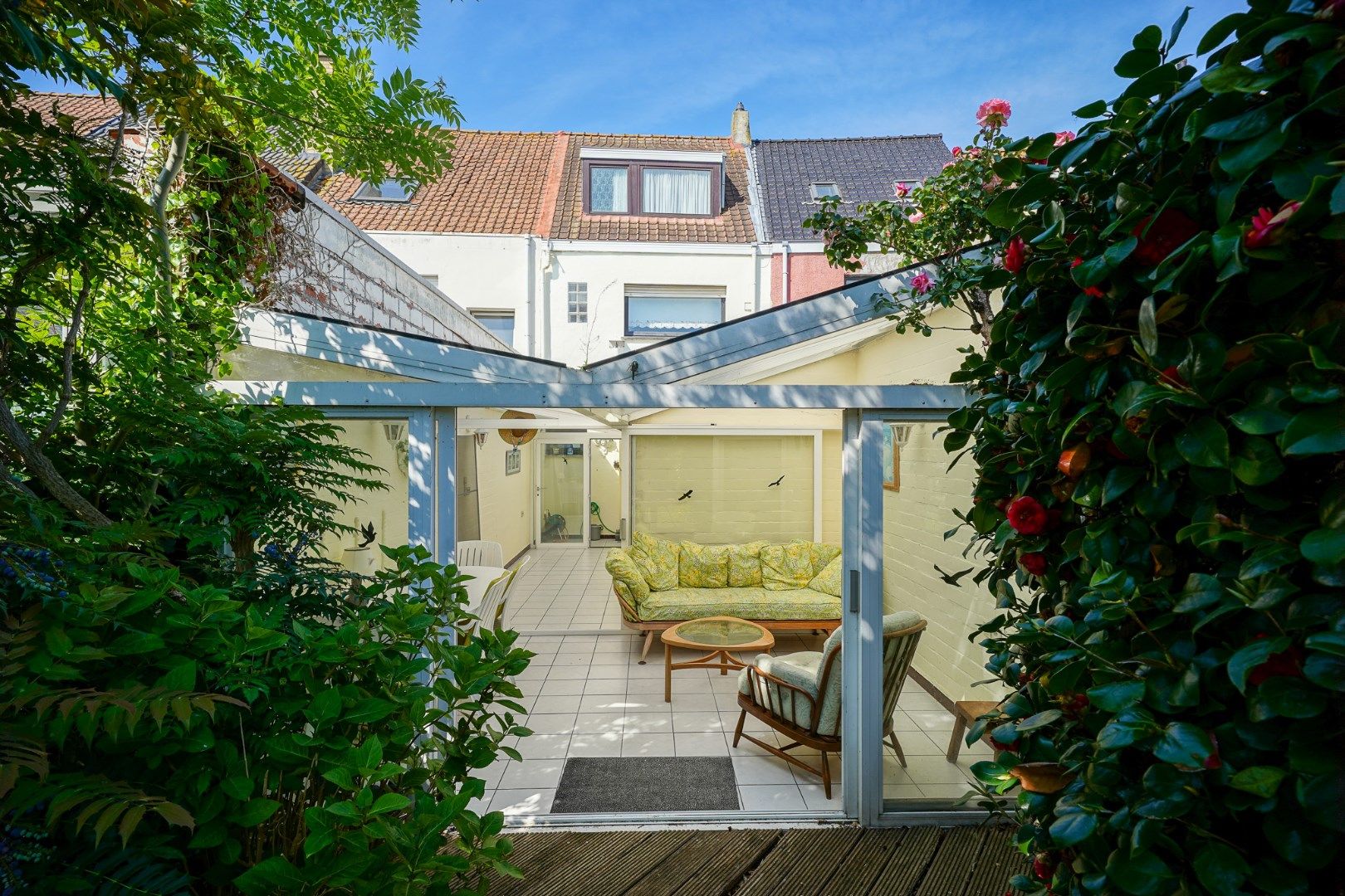 Hoofdfoto van de publicatie: Te renoveren woning met tuin en garage aan de Spuikom te Bredene