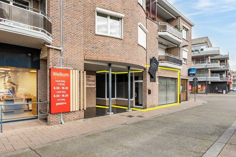 Gemoderniseerde handelsruimte in het centrum van Paal foto 2