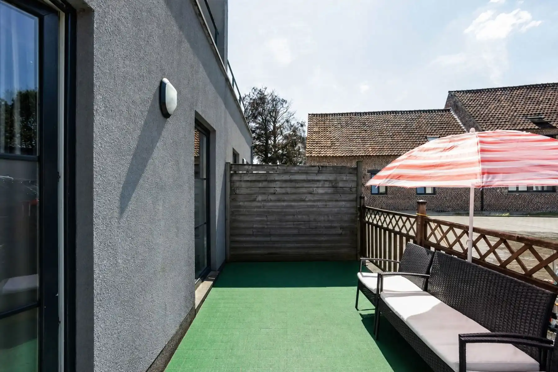 Instapklaar appartement met garage te Burst! foto 18
