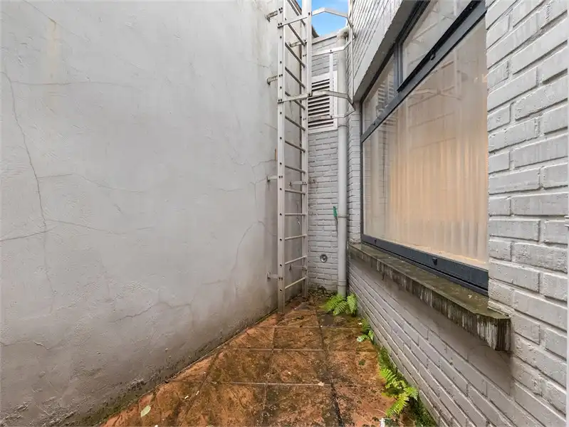 OPBRENGSTEIGENDOM MET HANDELSRUIMTE EN DUPLEX-APPARTEMENT IN SINT-TRUIDEN foto 31