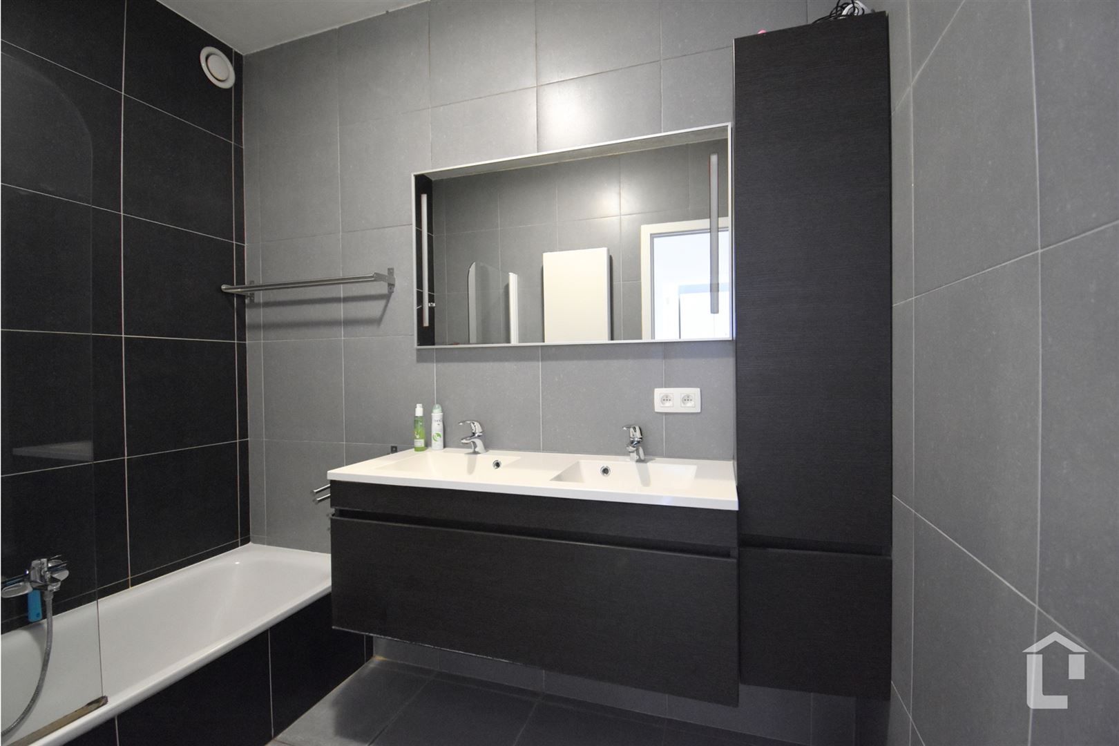 Lichtrijke moderne woning in rustige woonwijk te Eke foto 9