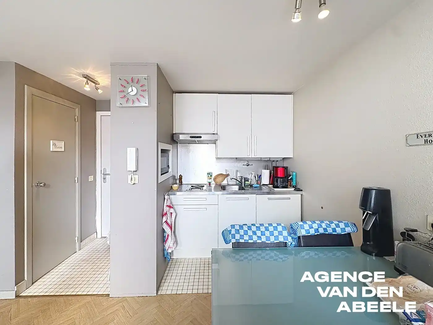 Gemeubelde studio met 1 slaapkamer in het hart van Brugge foto 4