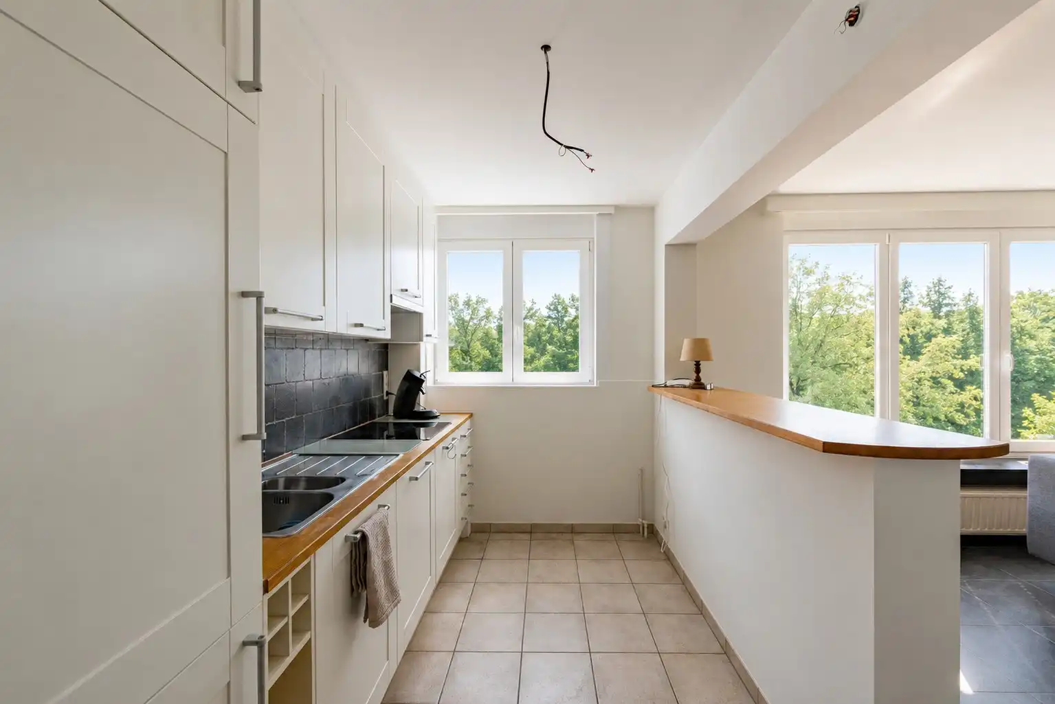 Vernieuwd appartement met 2 slaapkamers foto 4