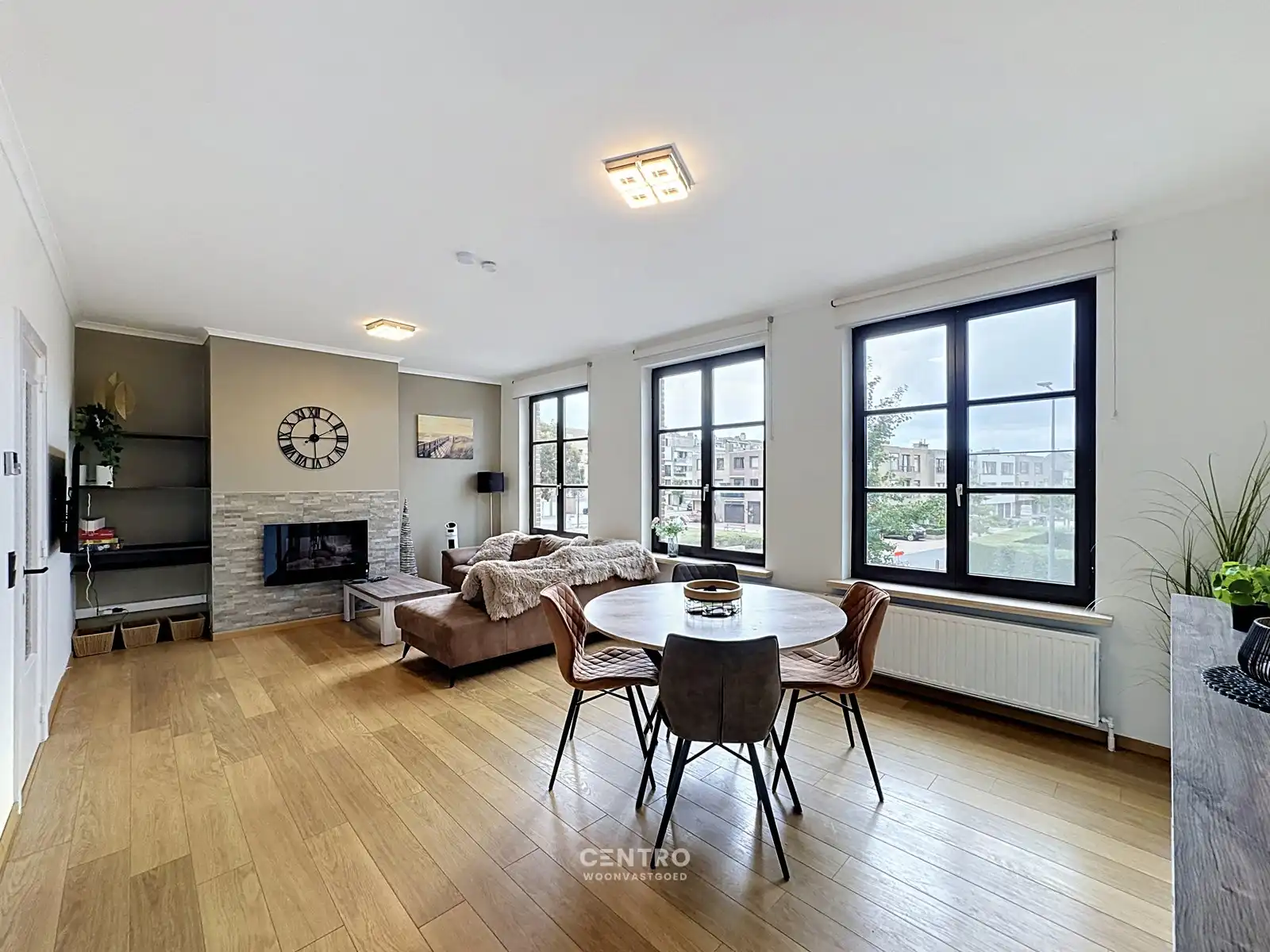 Interessant appartement met 2 RUIME slpks op LEUKE ligging! foto 3