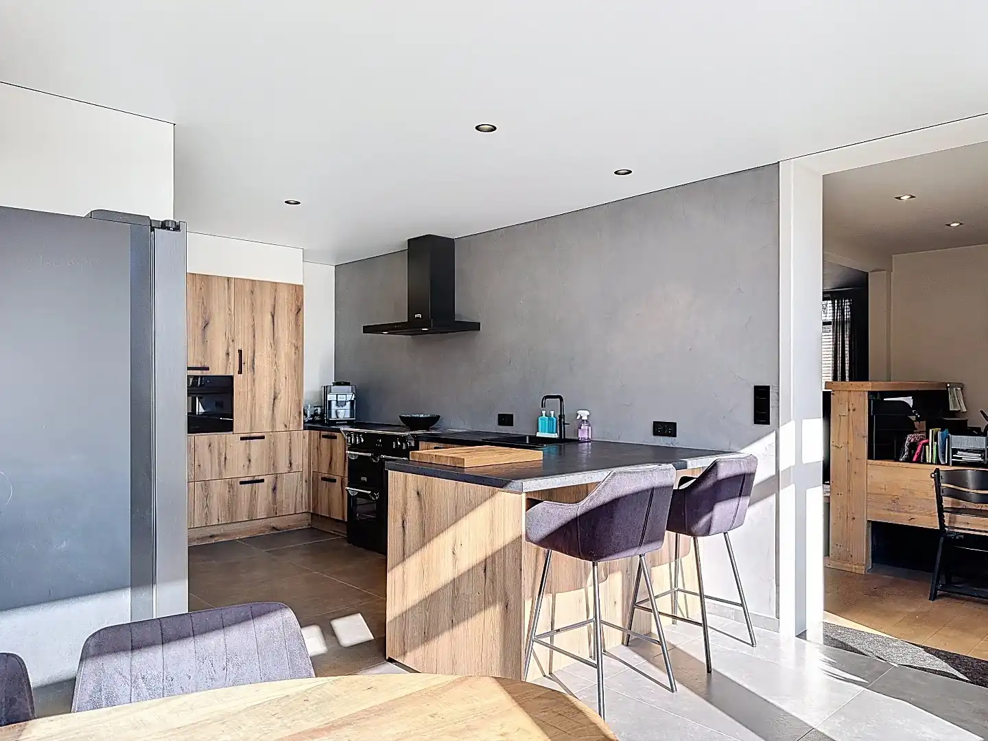 Instapklare twee-onder-een-kapwoning met uitbouw, luxe overkapping en zonnige tuin op het westen  foto 10