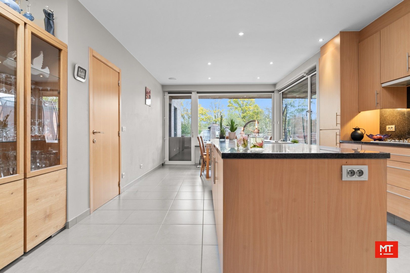 Ruime woning met 3 slaapkamers (5 mogelijk), Zuid-Oostgerichte tuin en garage te koop in Boezinge foto 9