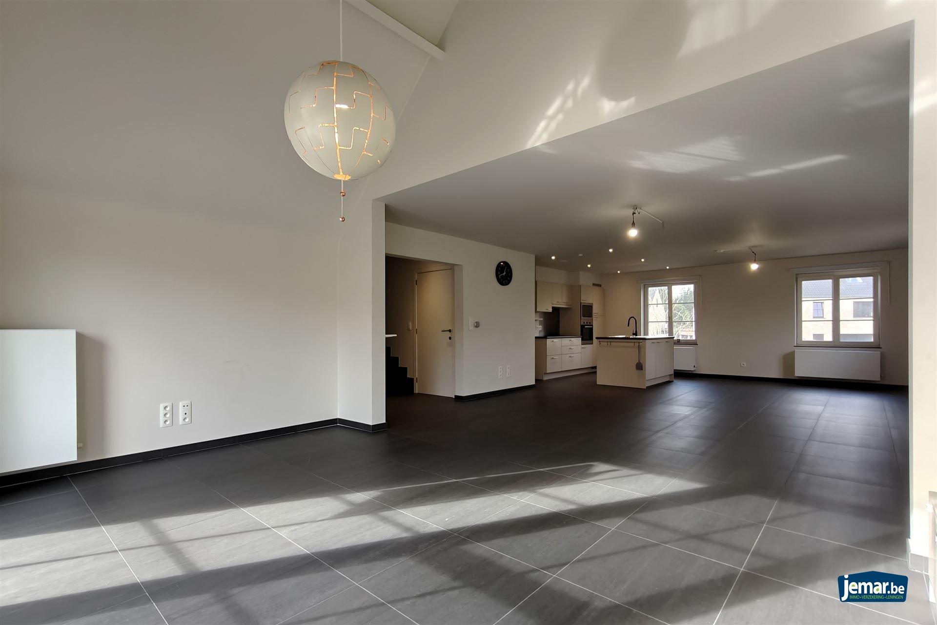 Ruime duplex (197m²) in een residentiële woonwijk te Munsterbilzen foto 9