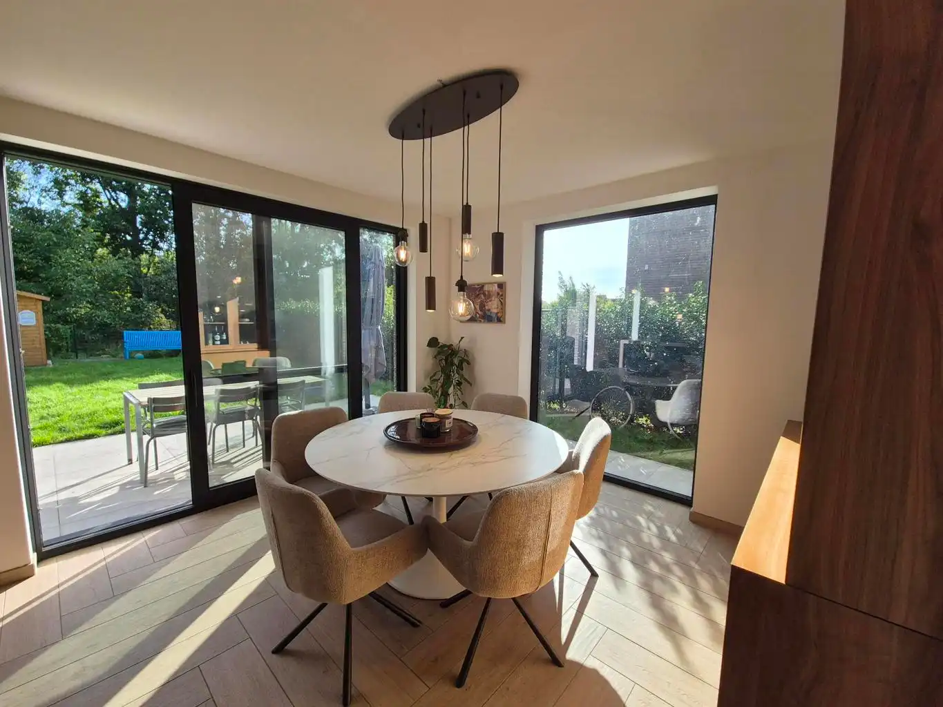 Recente halfopen bebouwing met 3 slpks, opbergzolder en tuin foto 4