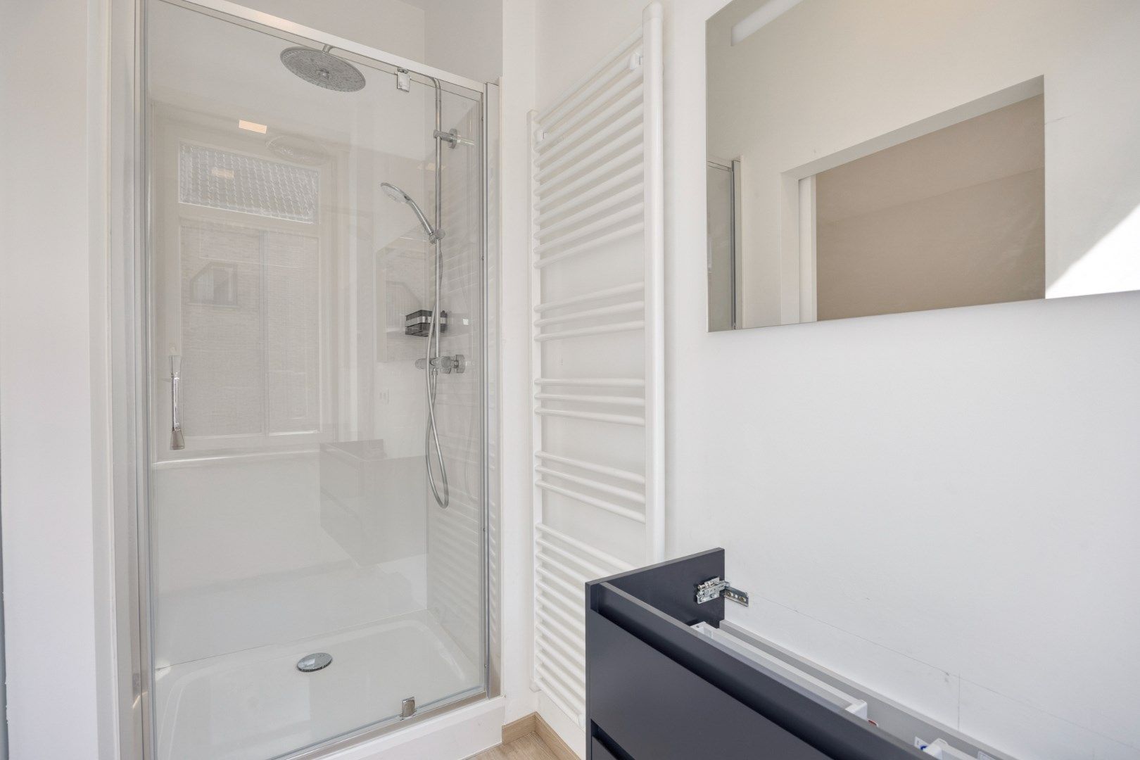 Totaal gerenoveerde en zeer goed gelegen woning op wandelafstand station met 3 ruime slaapkamers en bureauruimte - EPC A (81) kWh/m²  foto 16