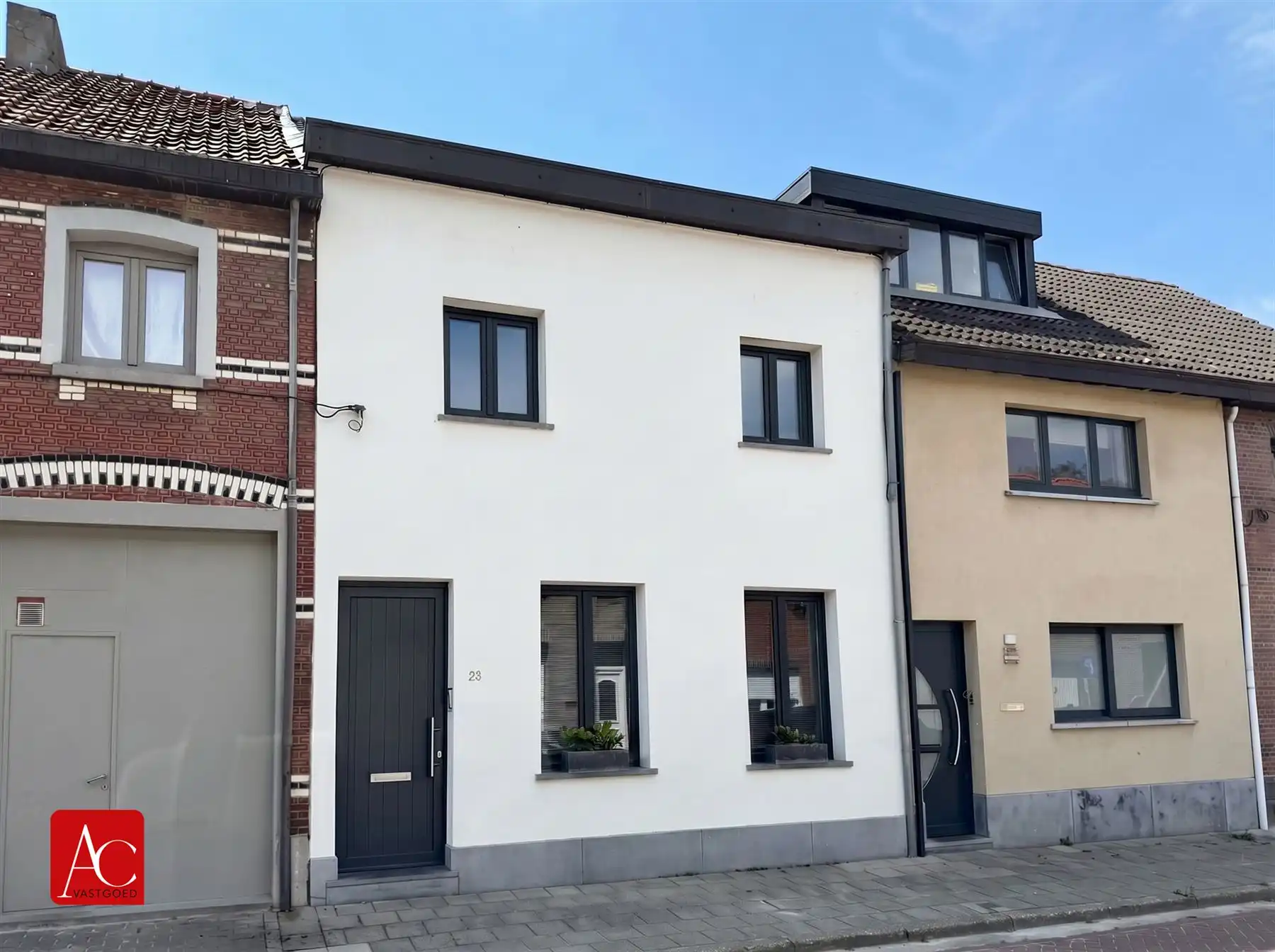 Instapklare woning met 5 slaapkamers en tuin foto {{pictureIndex}}