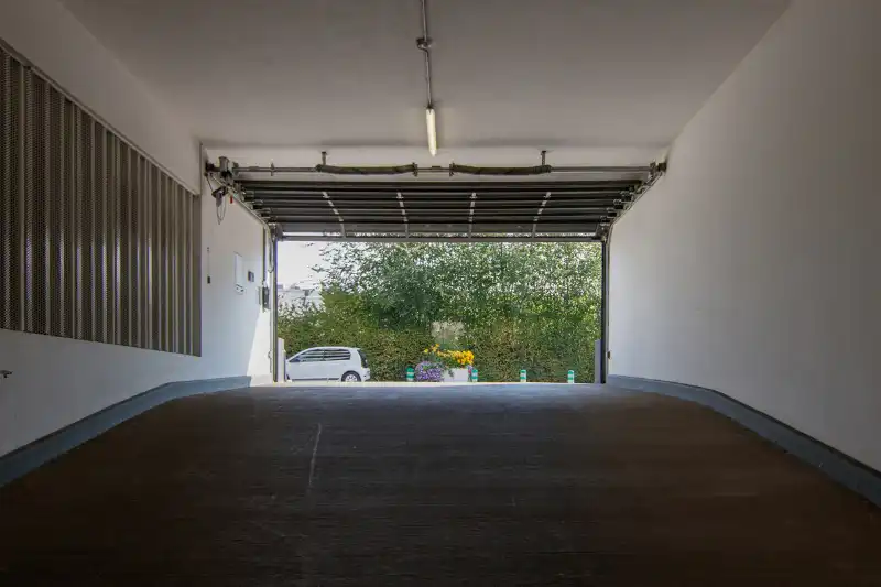 Autostaanplaats -2 P33 Ingang blok 3 onder blok 4 foto 4