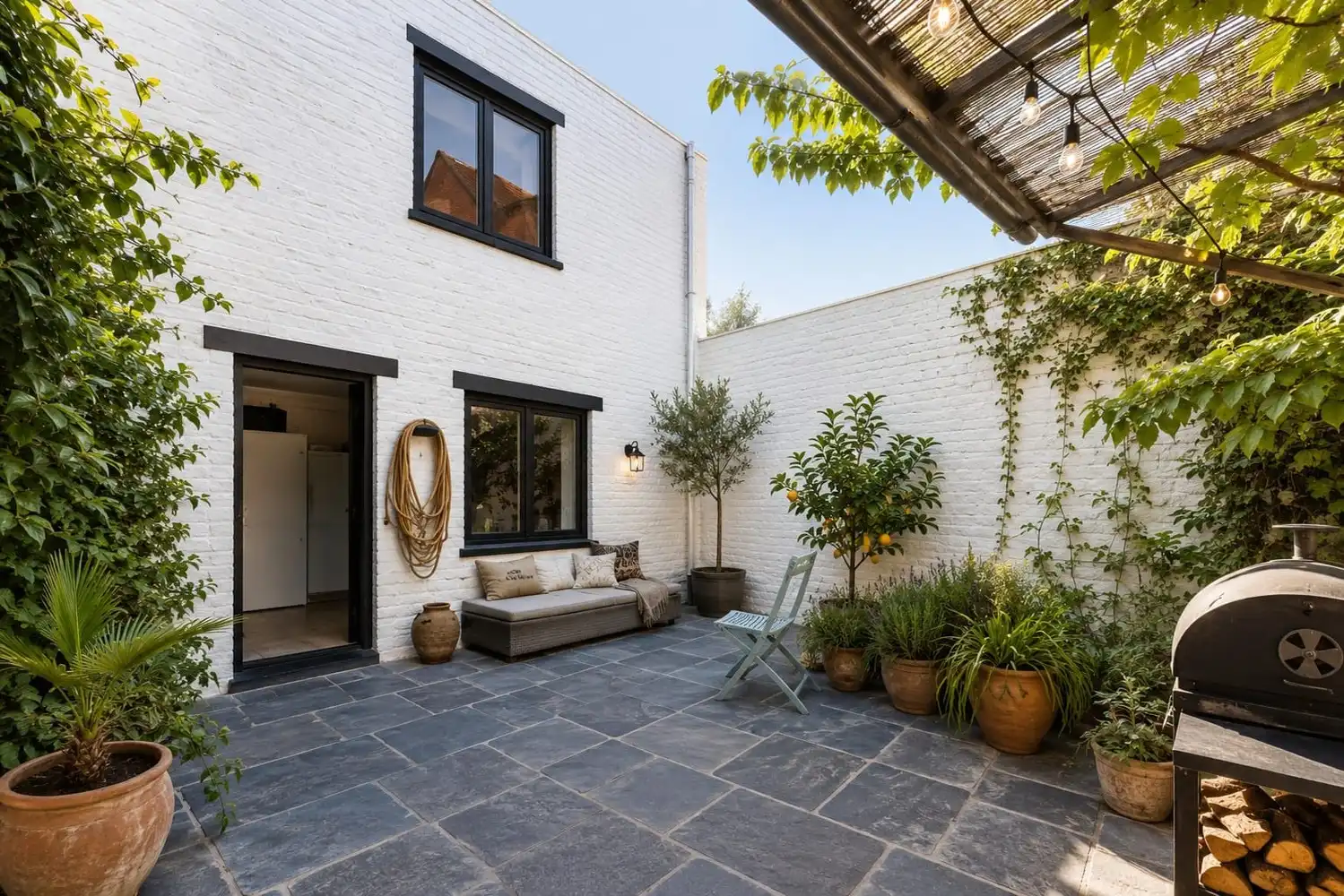 Instapklare woning met 4 slpkrs met gezellige stadstuin en garage foto 21