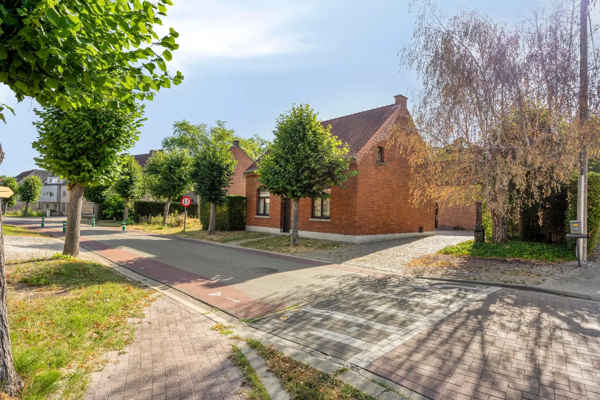 Hoofdfoto van de publicatie: Charmante, te renoveren woning met karakter, binnenkoer en tal van mogelijkheden in Godsheide