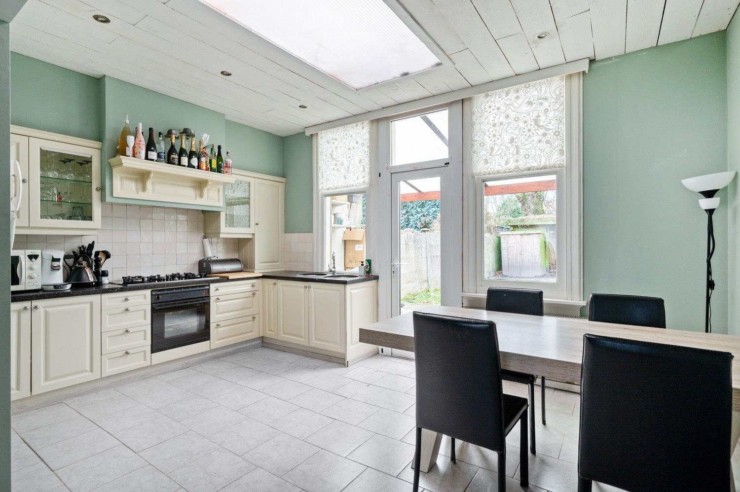 Leuke woning met 2 SLPKS en tuin te Deurne! foto 6