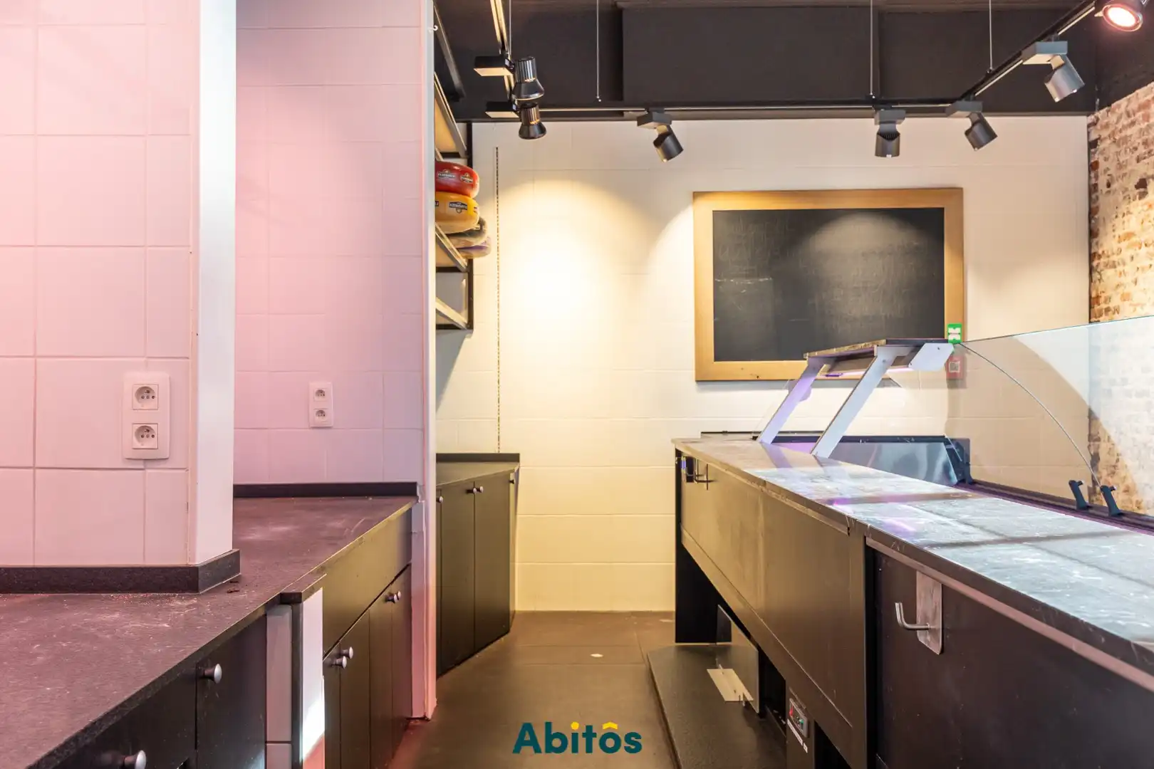 Handelspand op absolute topligging in het centrum van Drongen foto 7