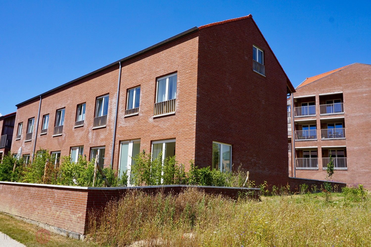 Nieuwbouwwoning te huur met 3 slaapkamers, tuin en parkeerplaats foto 3