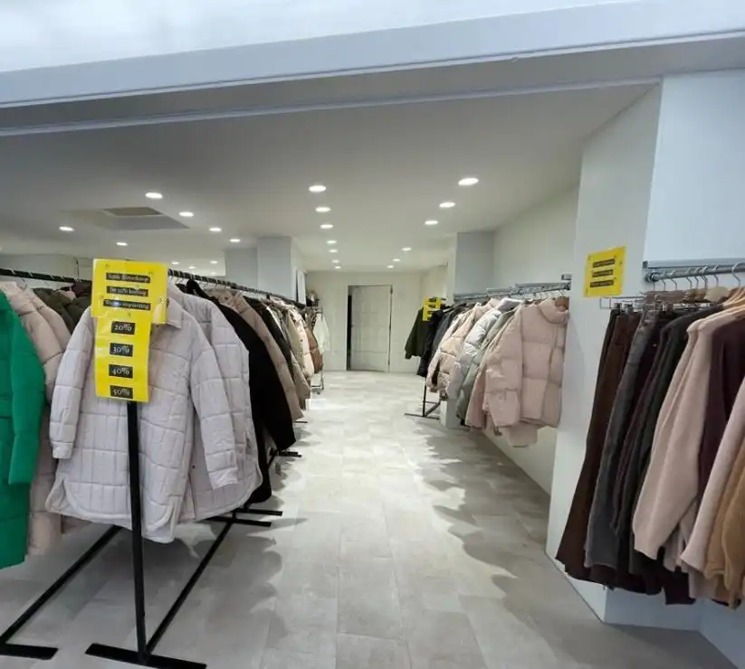 INSTAPKLAAR HANDELSGELIJKVLOERS ADOLF BUYLSTRAAT foto 2