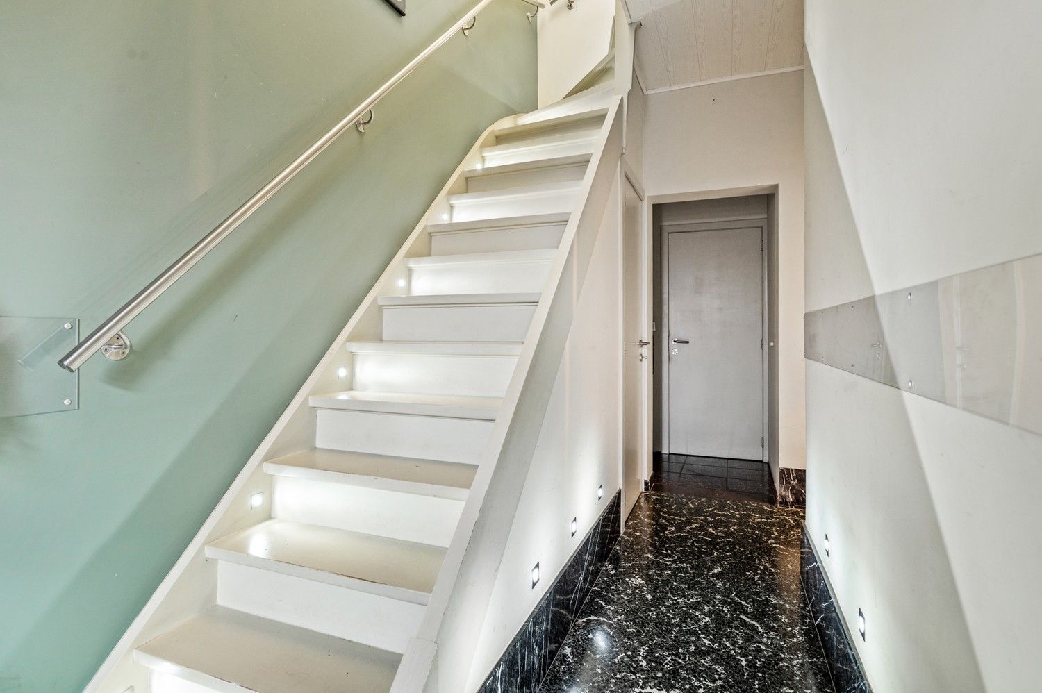 Centraal gelegen woning in doodlopende straat met 3 slaapkamers foto 12