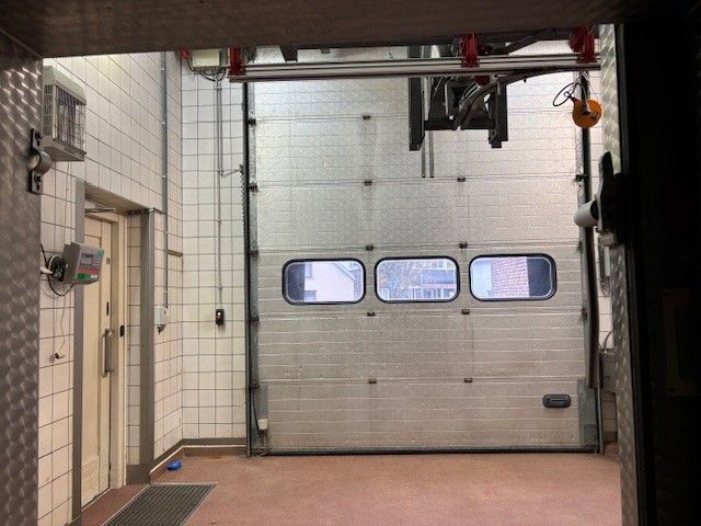 Gelijkvloerse koel- en handelsruimtes met laad- en loskade foto 19