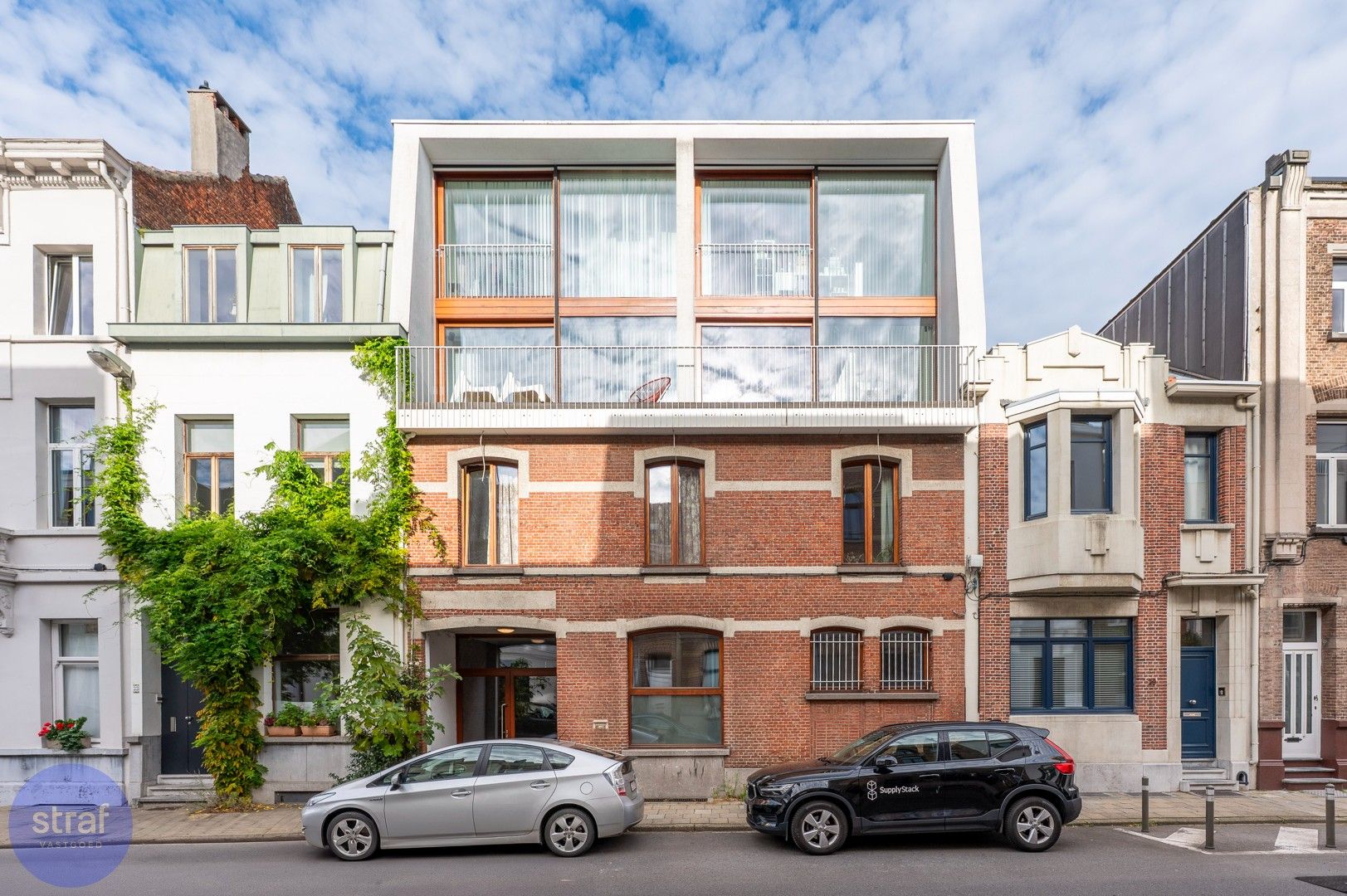 Modern appartement met open leefruimte en gezellige stadstuin in Berchem foto 18
