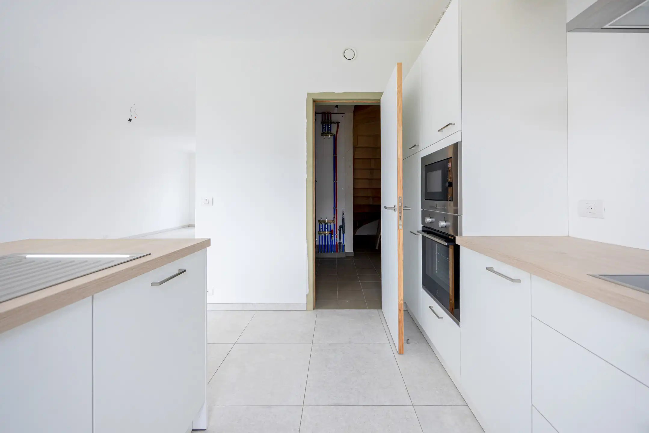 Halfopen woning met ruime tuin op rustige locatie foto 13