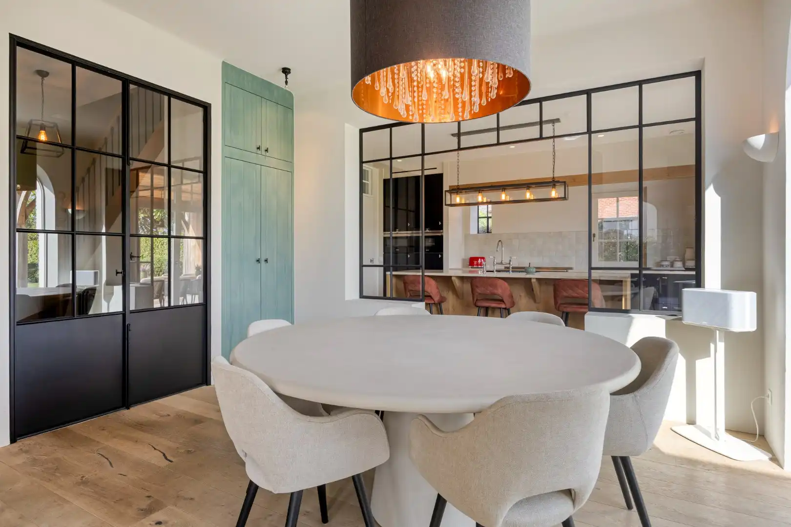 Prachtig afgewerkte villa met 4 slpks en 2 badkamers , landelijk gelegen op 1.080 m² ! foto 11