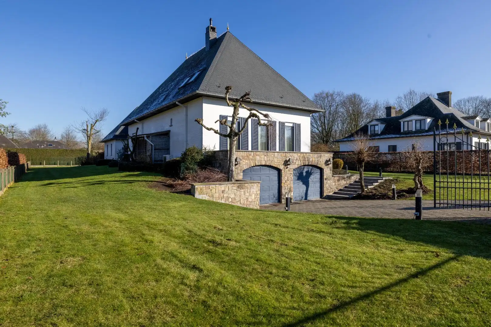 Prachtige villa met binnenzwembad op een toplocatie  foto 23