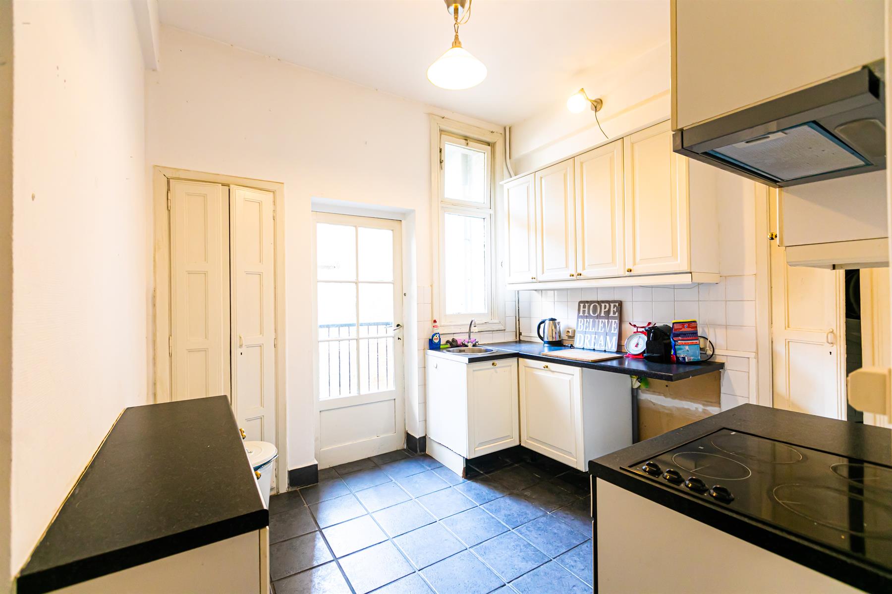 Gemeubeld 3 slaapkamer appartement op rustige locatie foto 6