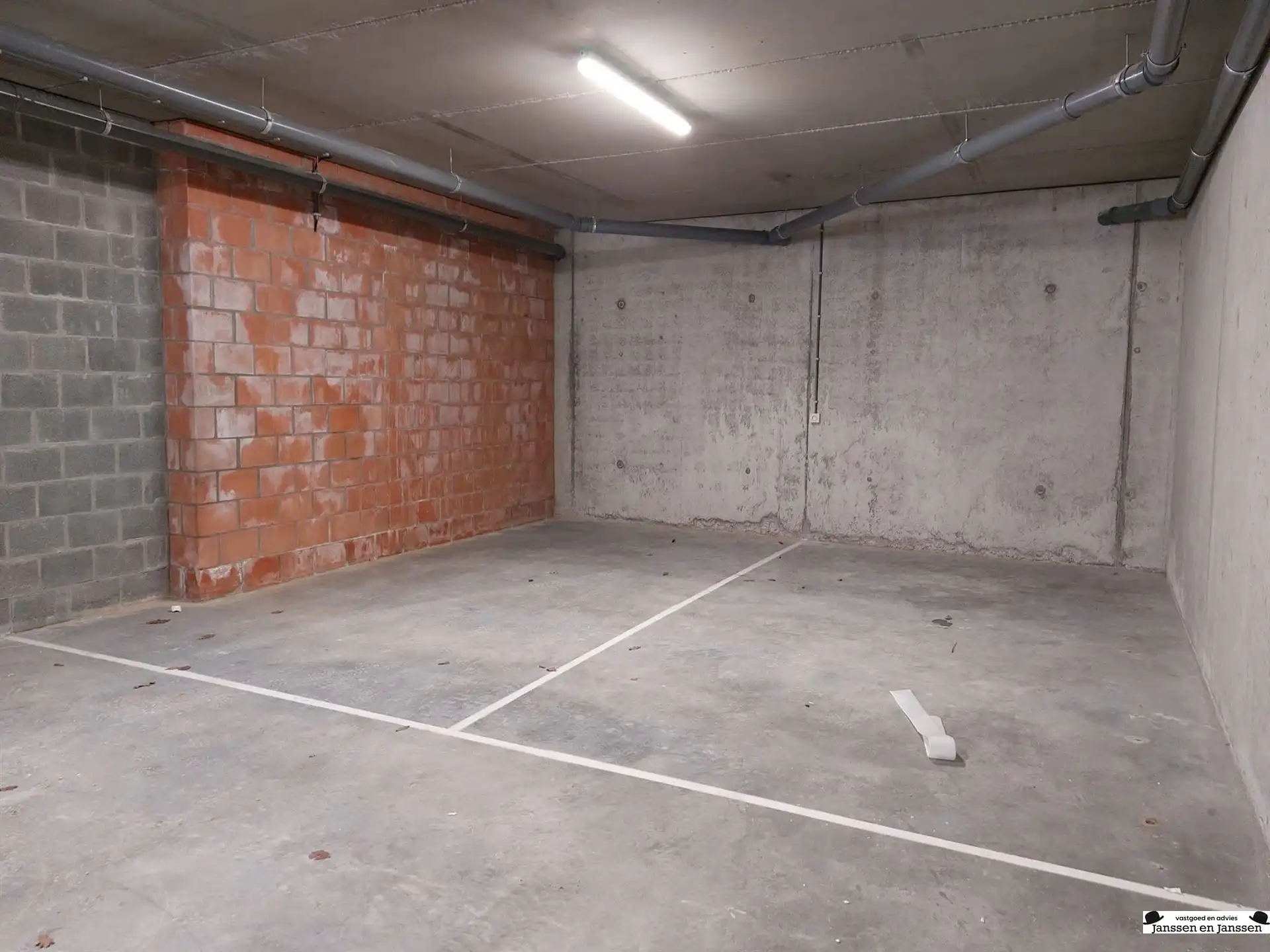Stijlvol afgewerkt appartement met 2 slpks, twee auto-staanplaatsen en terras in het centrum van Gooreind (ca.100m²) foto 15