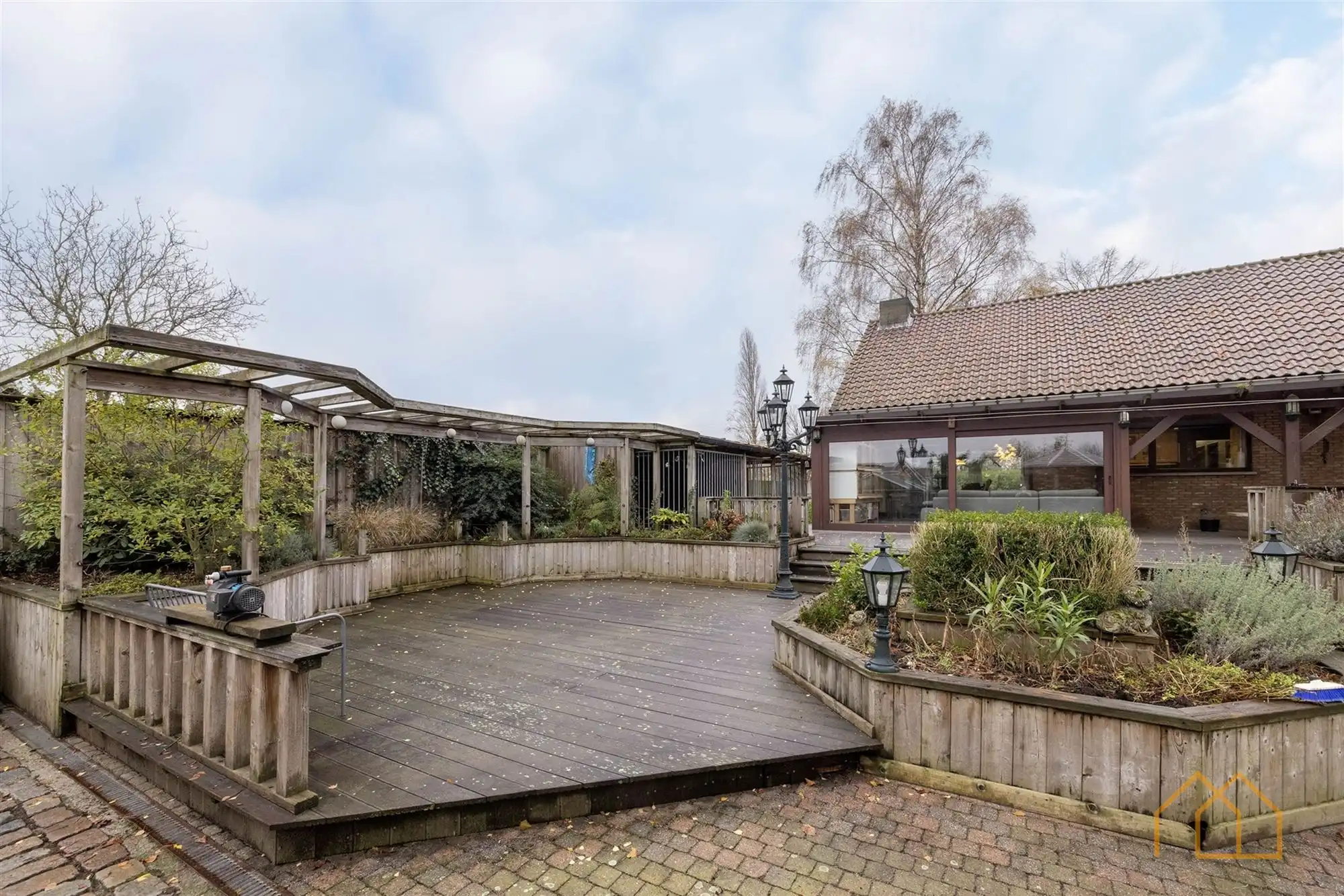 Ruime woning op 12a met veel kelder en garage foto 21