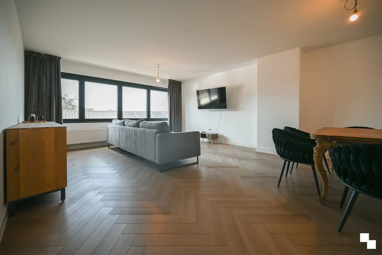 Volledig gerenoveerd appartement met drie slaapkamers te centrum Izegem foto 12