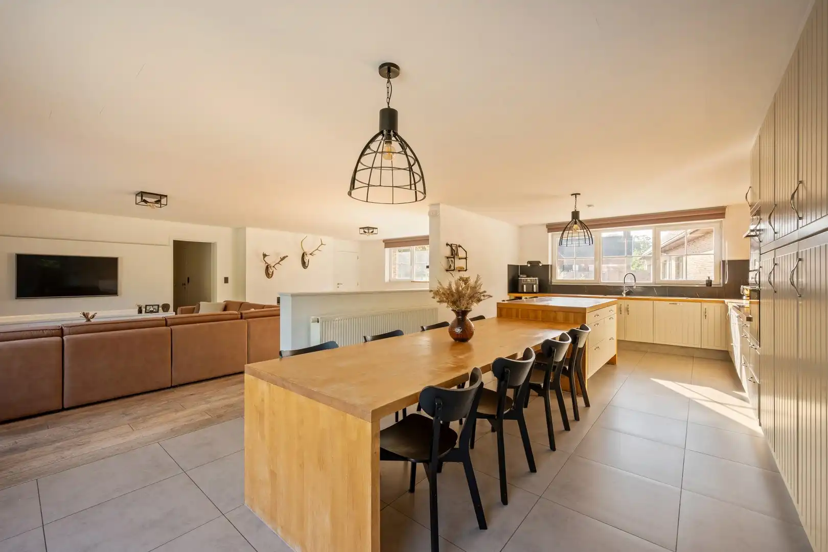 Instapklare en energiezuinige villa met zwembad en loods aan de voet van de Vlaamse Ardennen met heel veel privacy foto 6