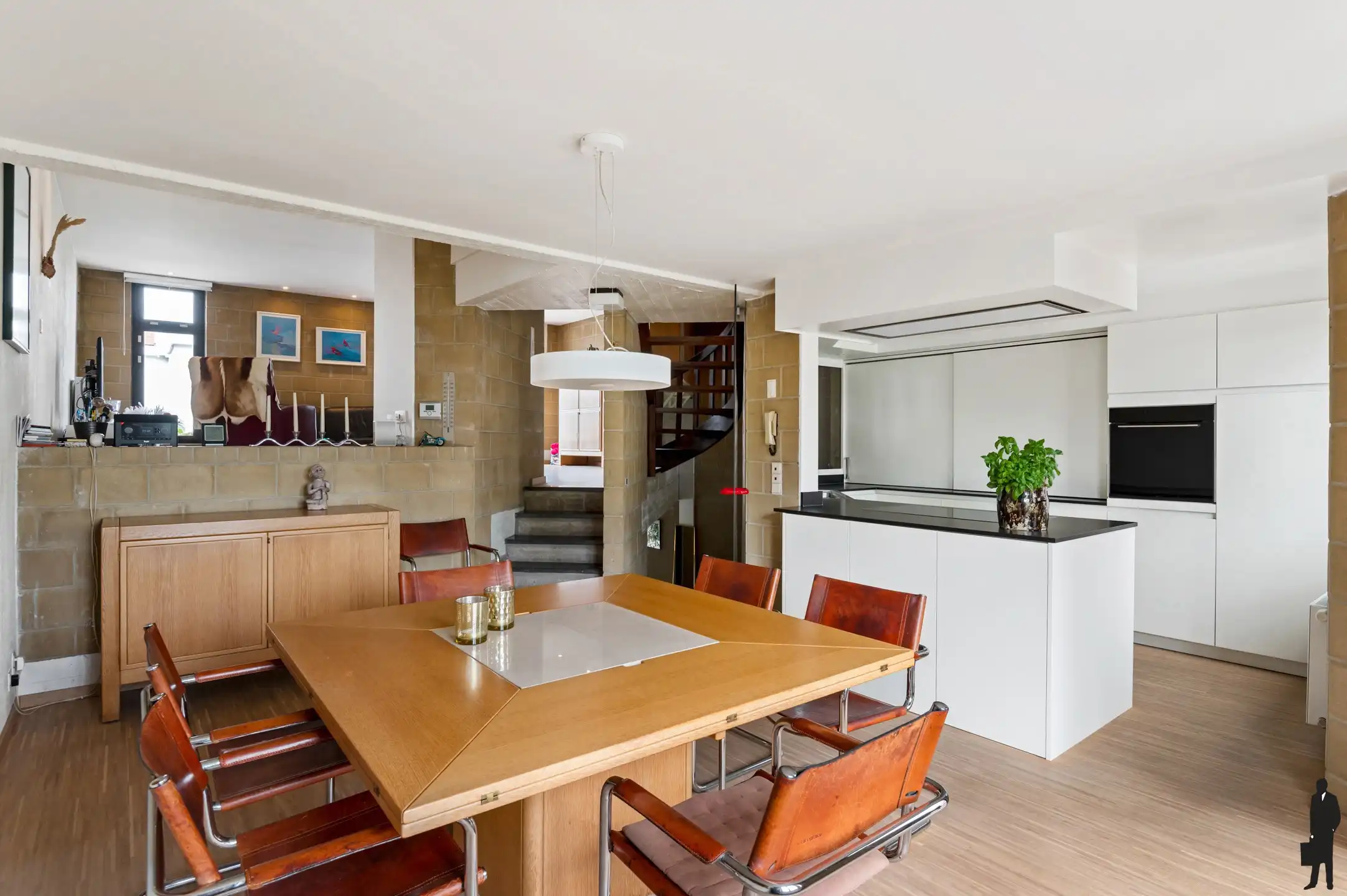 Karaktervolle split-level woning met 4 slpks en zonnige tuin foto 8