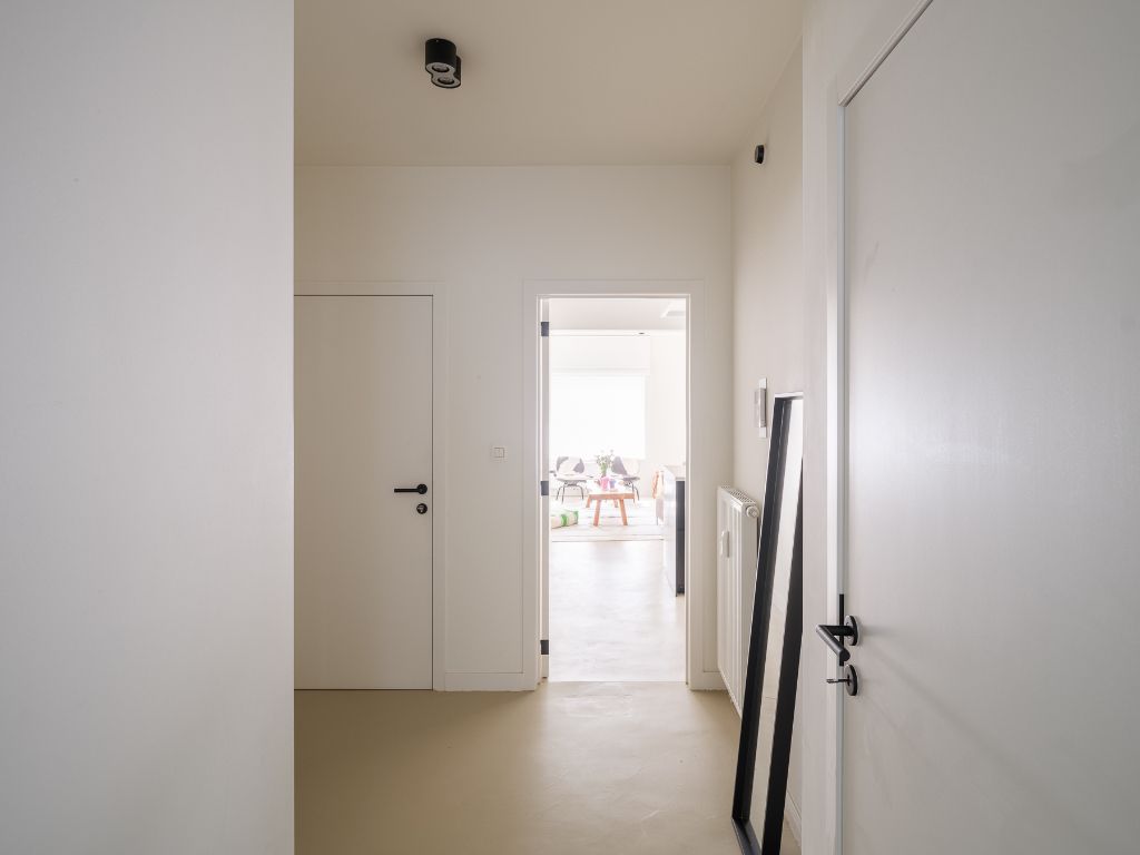 Smaakvol gerenoveerd 2-slaapkamer appartement met garage foto 8