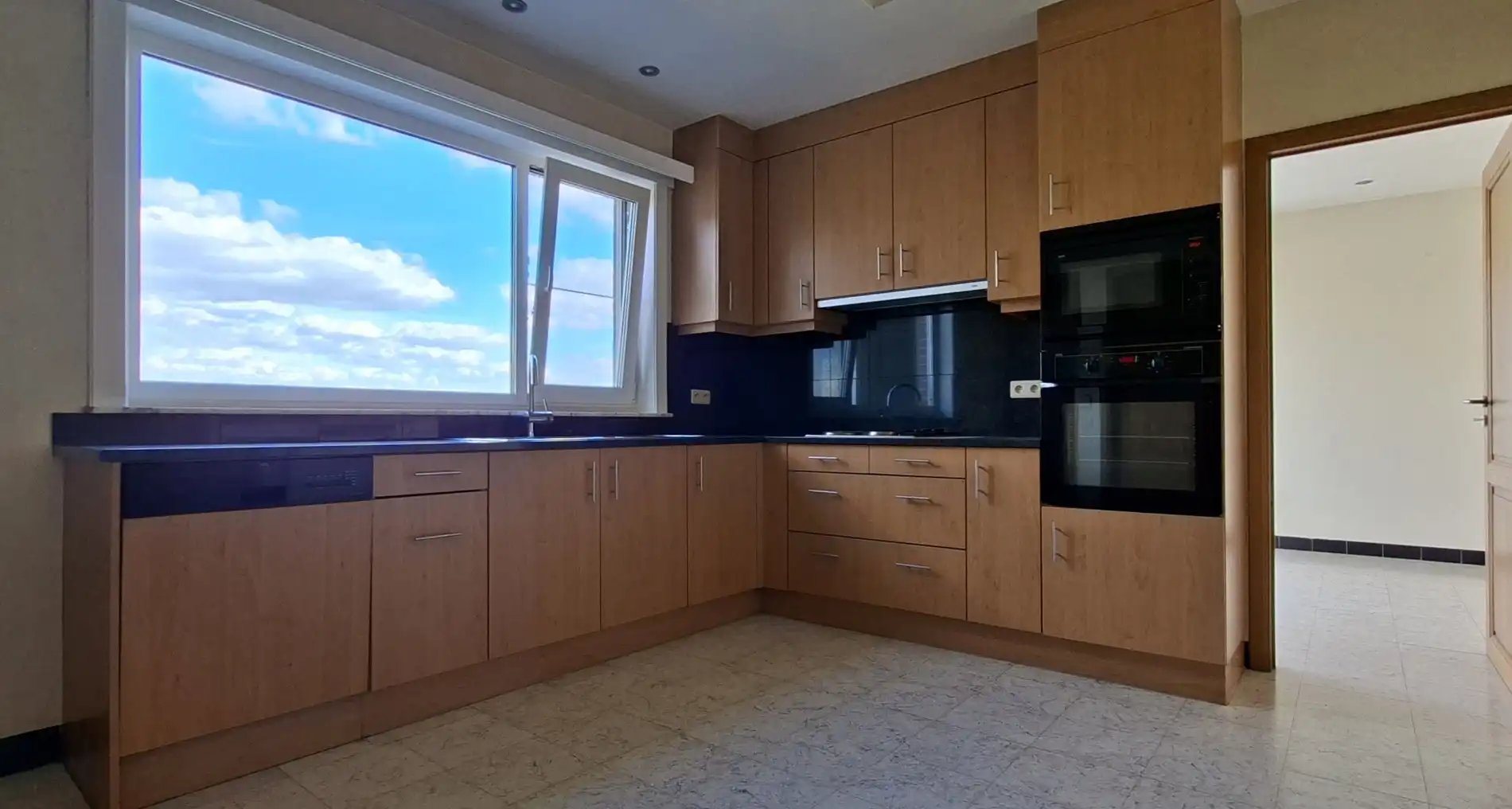 Ruime, landelijk gelegen woning met 3 slaapkamers en tal van mogelijkheden! foto 5