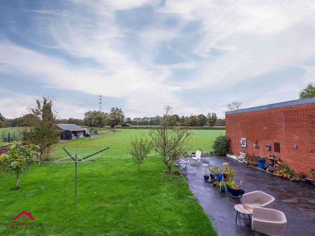 Goed onderhouden, op te frissen woning foto 9