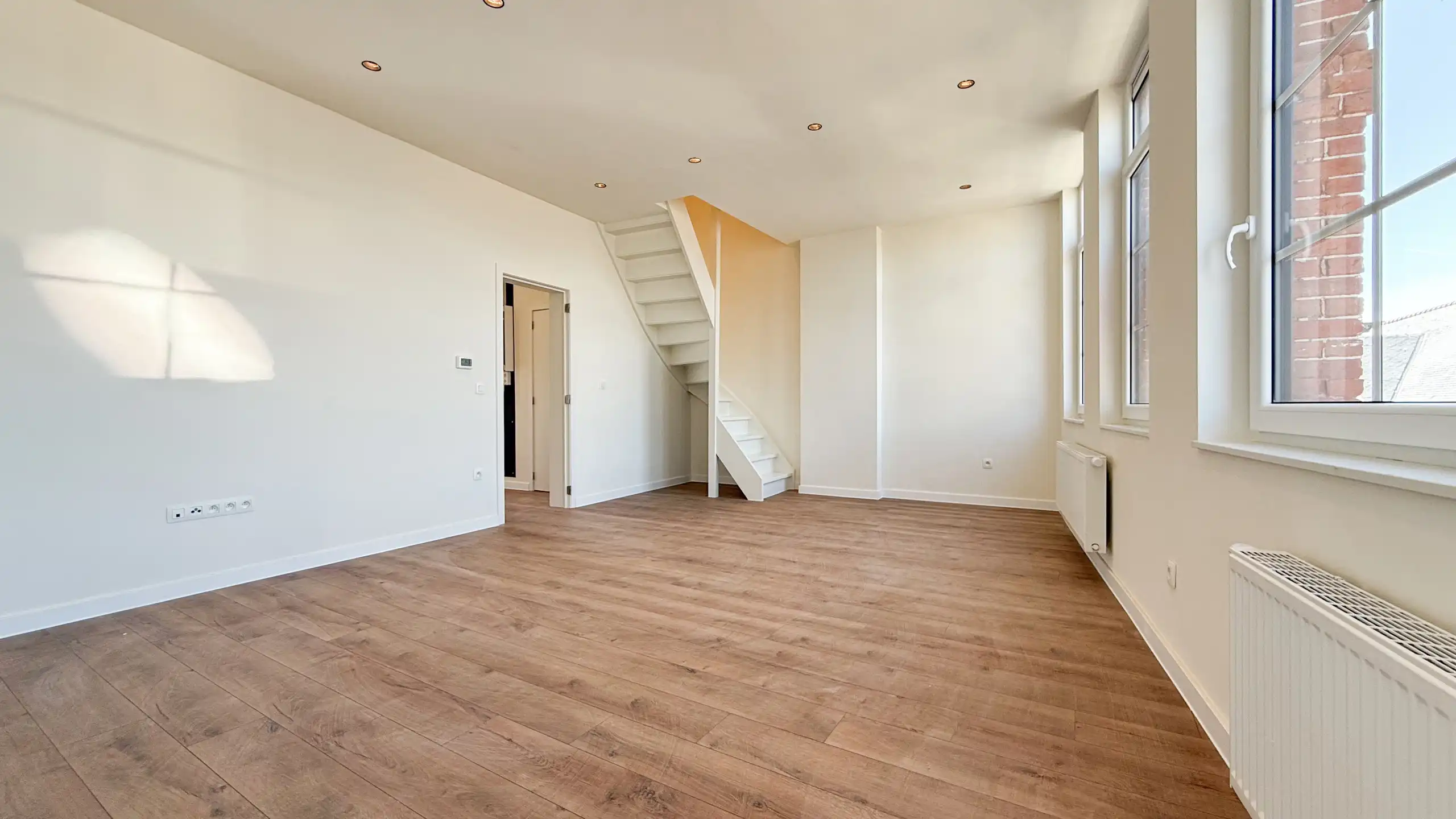 Unieke investeringspand, volledig vernieuwd, handel+ 2app! foto 51