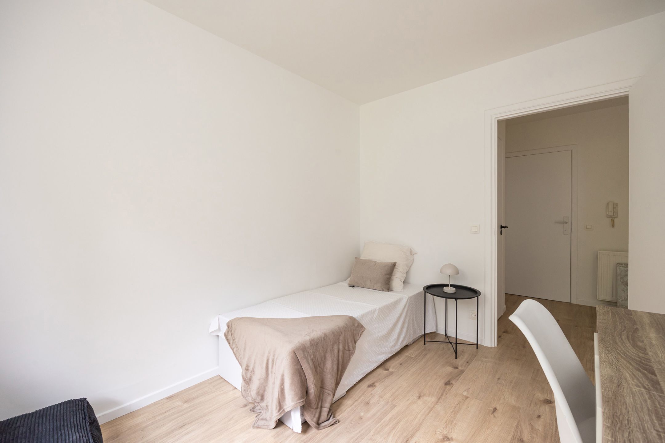 Gerenoveerd gelijkvloers appartement met tuin foto 19
