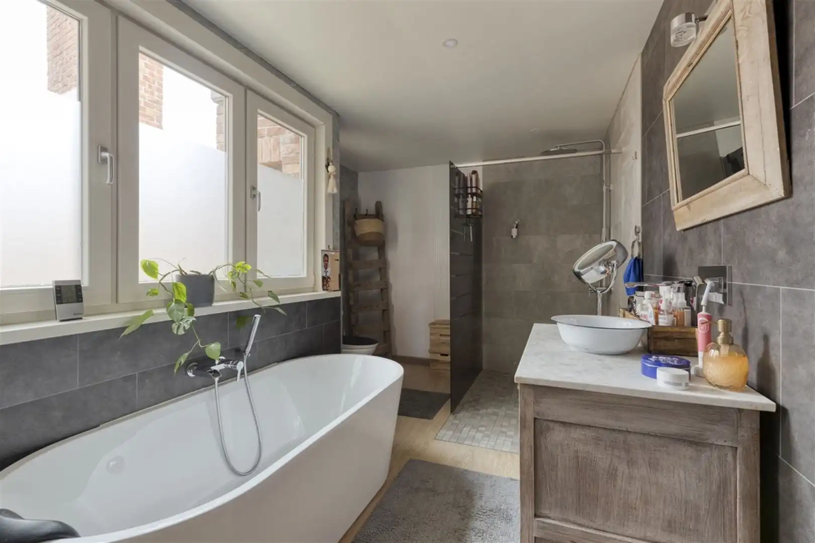 RUIME WONING MET 3 SLKS, 2 BADK & TOEGANKELIJK VIA TUIN !!! foto 9