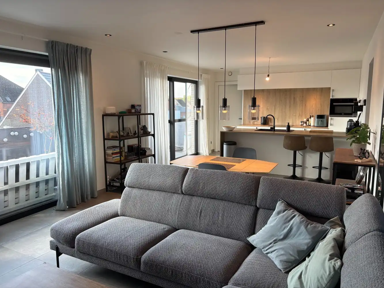 Prachtig recent appartement (3 slk + terras) met parking en berging op rustige locatie aan het kanaal. foto 11