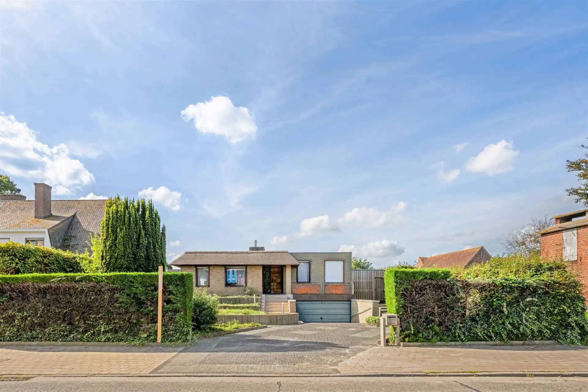 Charmante bungalow op ruim perceel van 855 m² foto 2