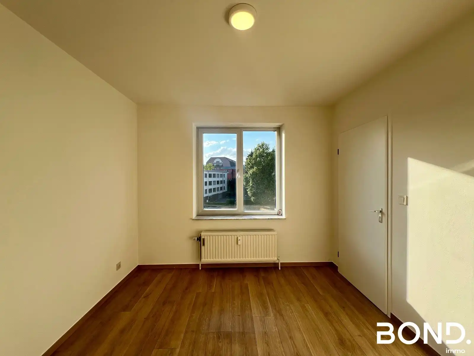 Gerenoveerd 1-slaapkamer appartement met garagebox te huur foto 9