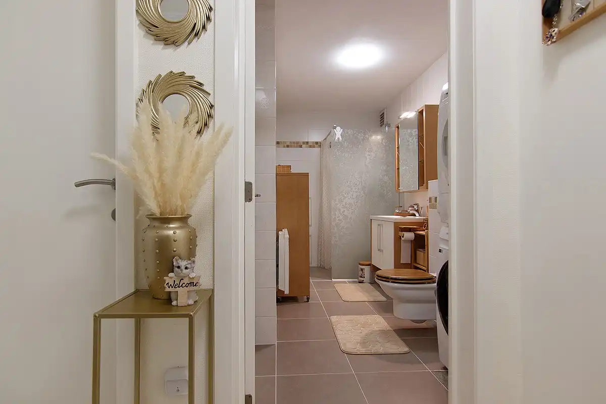 Verzorgd appartement met 2 slaapkamers,  groot terras en lift foto 26