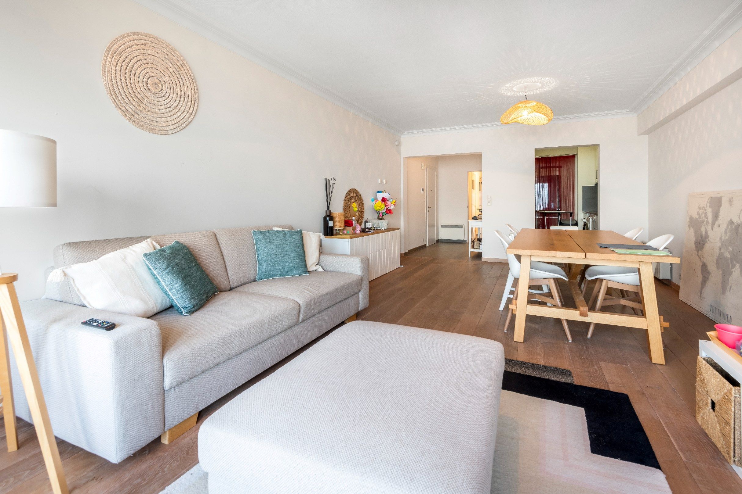 Verzorgd appartement met FRONTAAL ZEEZICHT, gelegen op de zeedijk vlakbij het Albertplein. foto 8