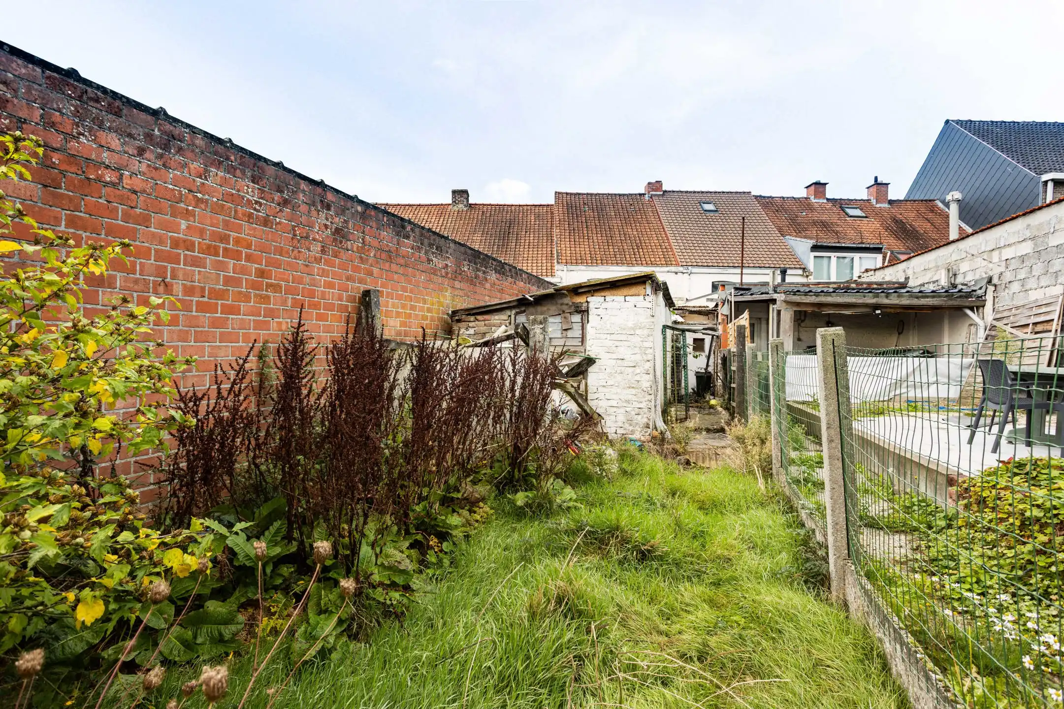 Interessante, te renoveren woning met tuin. foto 13