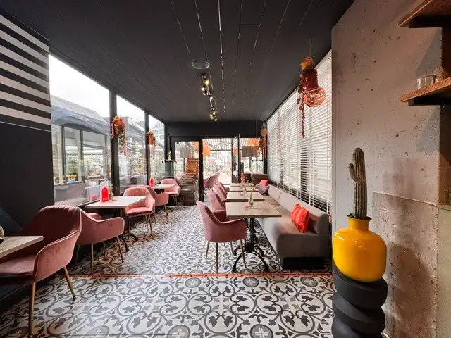 VERNIEUWDE HORECAZAAK op TOPLIGGING te KNOKKE foto 17