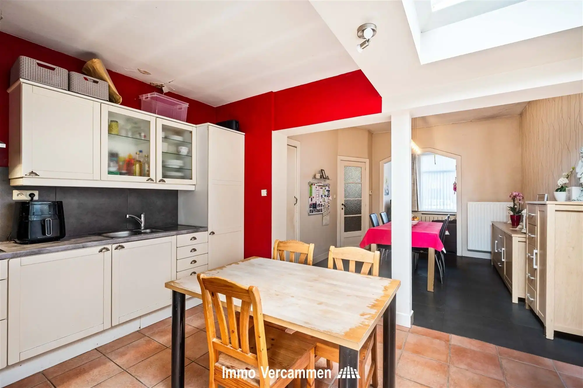 Deels gemoderniseerde woning te Duffel-West foto 5