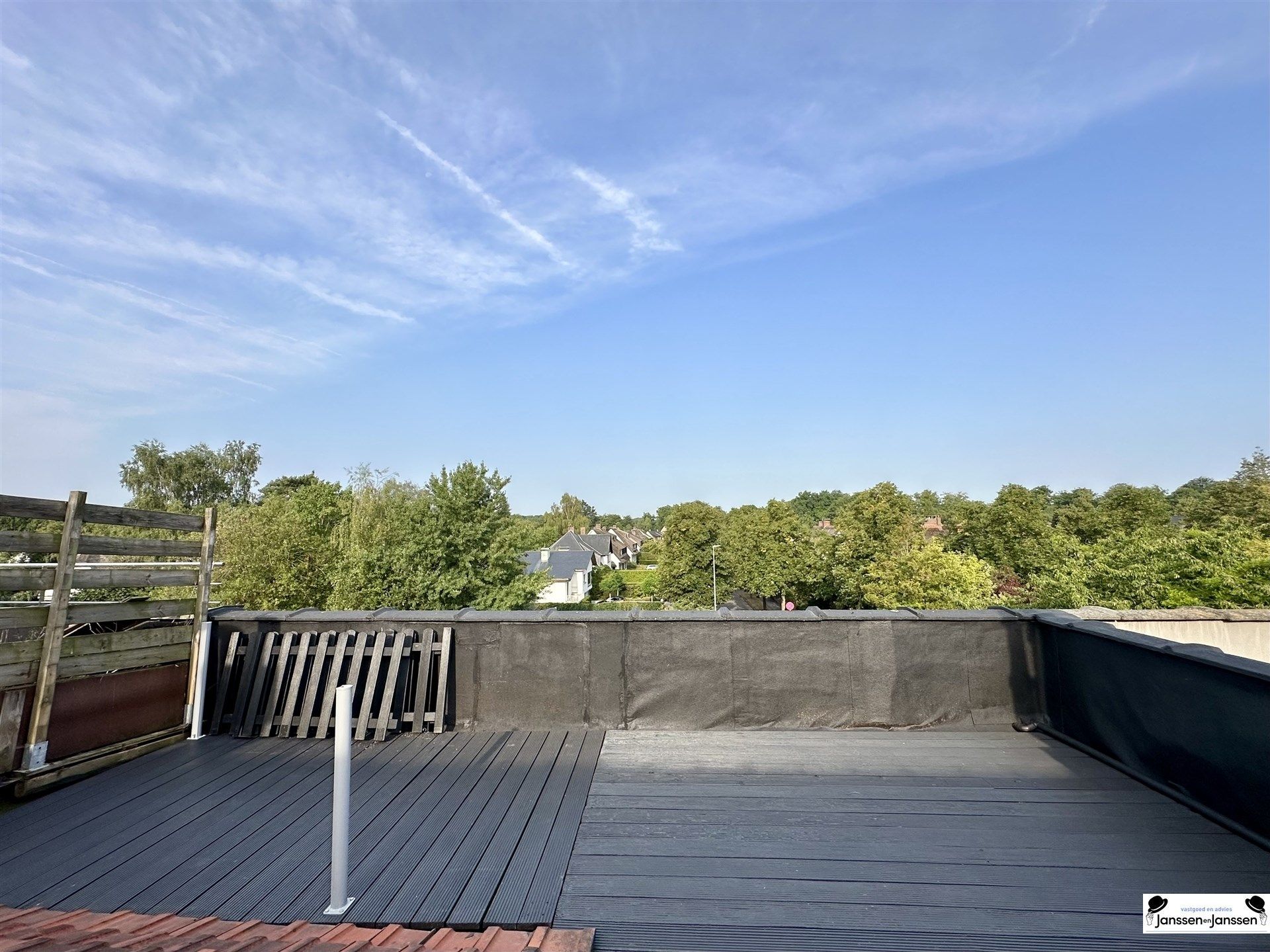 Duplex Appartement (108m²) met 3 tot 4 Slaapkamers, Garagebox en Terras (30m²) in Schoten foto 8